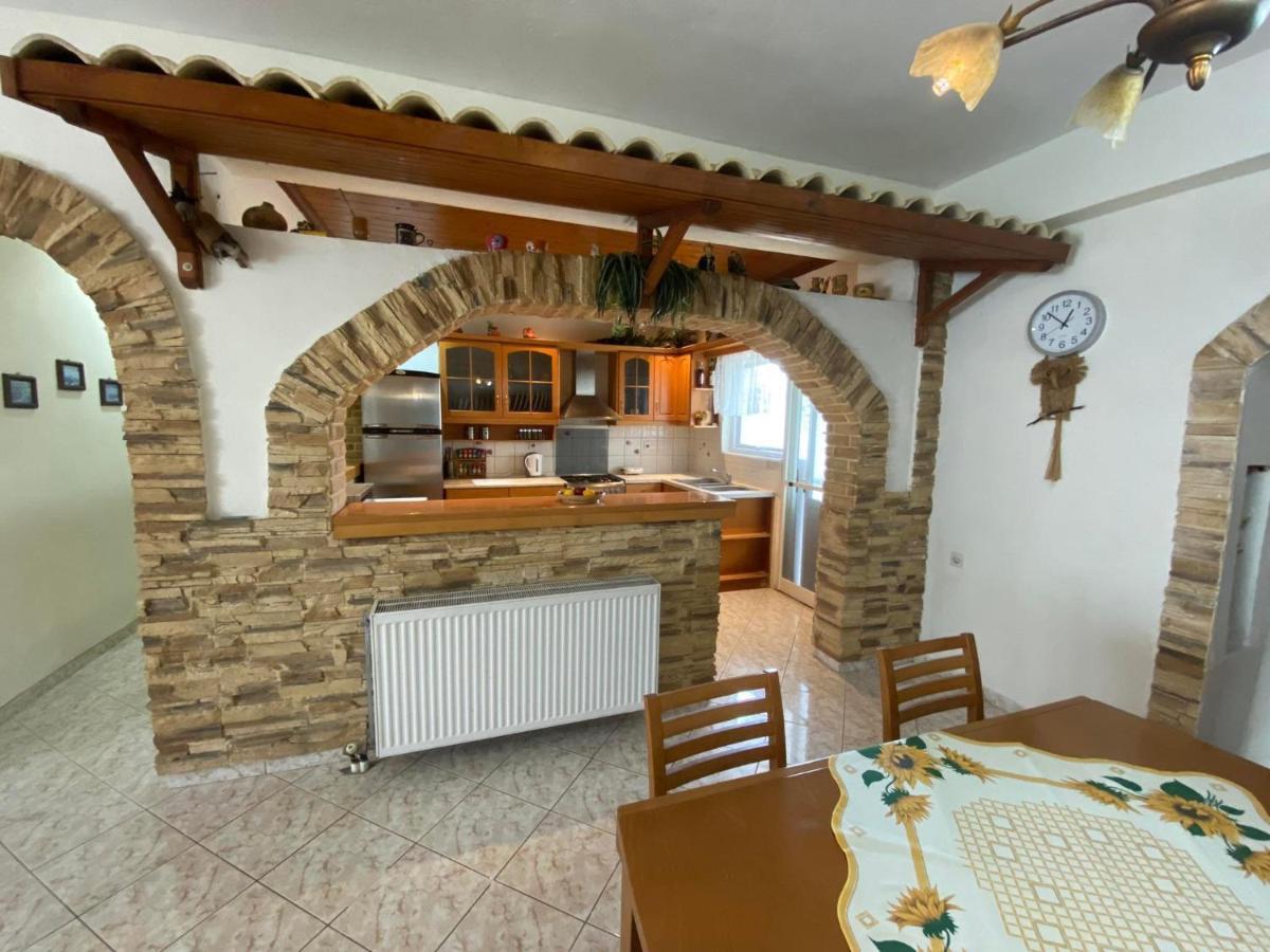 Villa Theo Marathias  Exterior photo