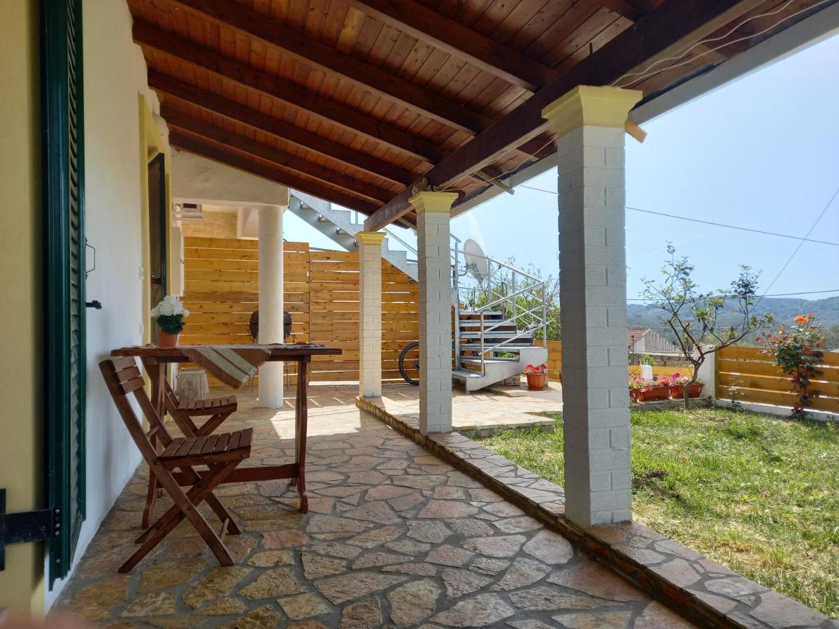 Villa Theo Marathias  Exterior photo