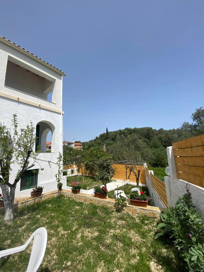 Villa Theo Marathias  Exterior photo